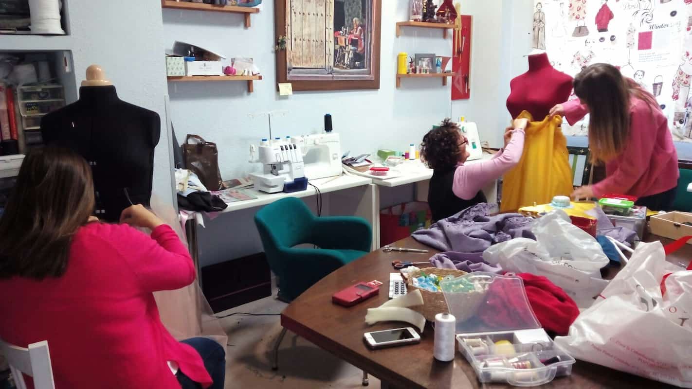 Proceso de confección artesanal de trajes de flamenca